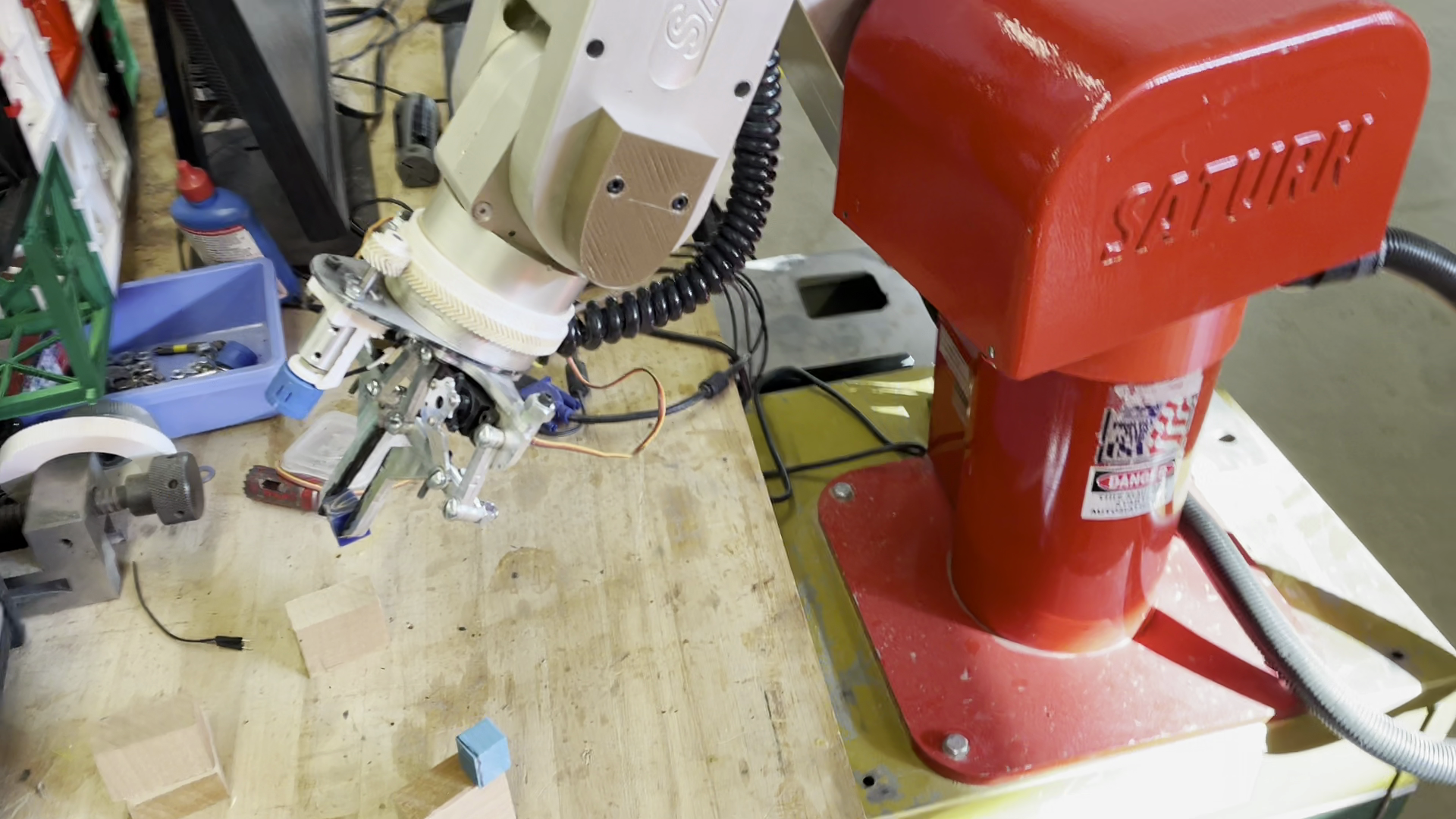 biiig robot picture